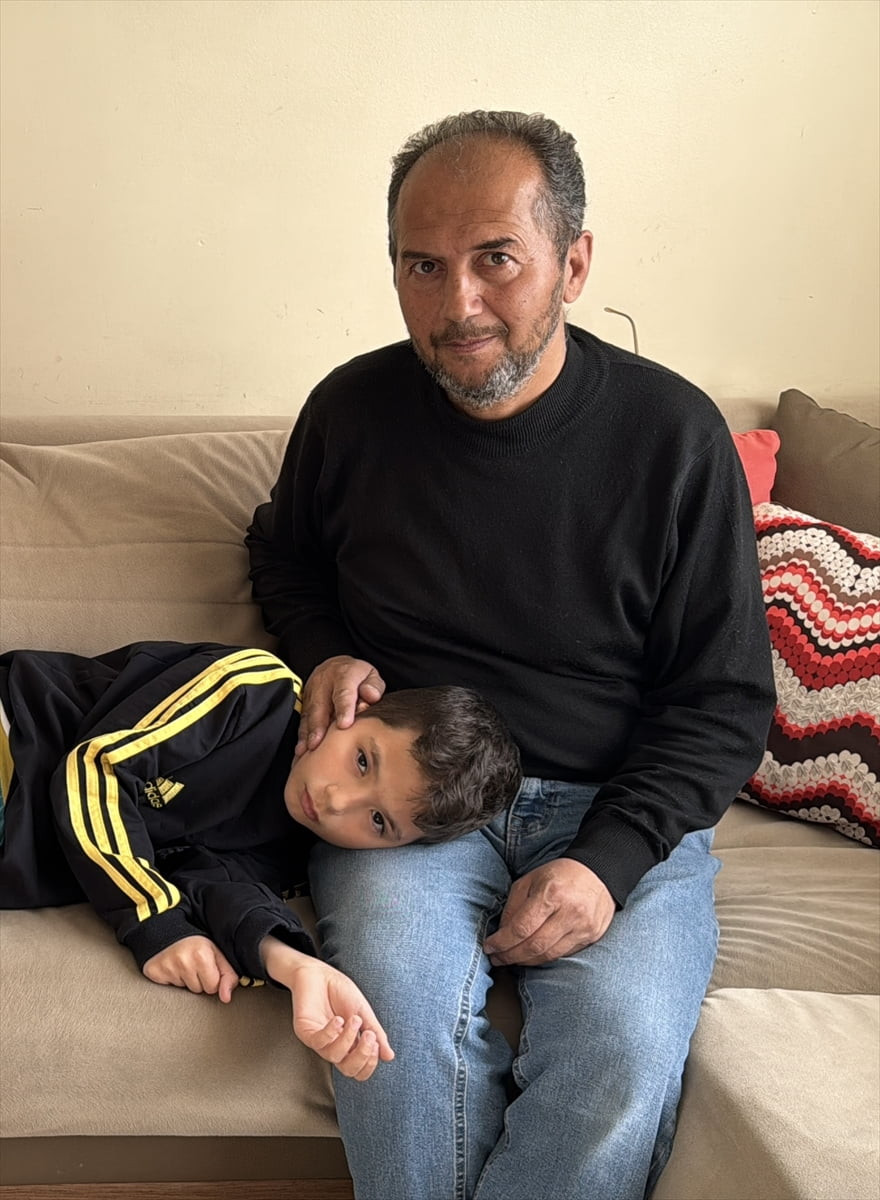 Kütahya'da okul çıkışında evine dönerken sahipsiz köpeklerin saldırısına uğrayan 9 yaşındaki çocuk...