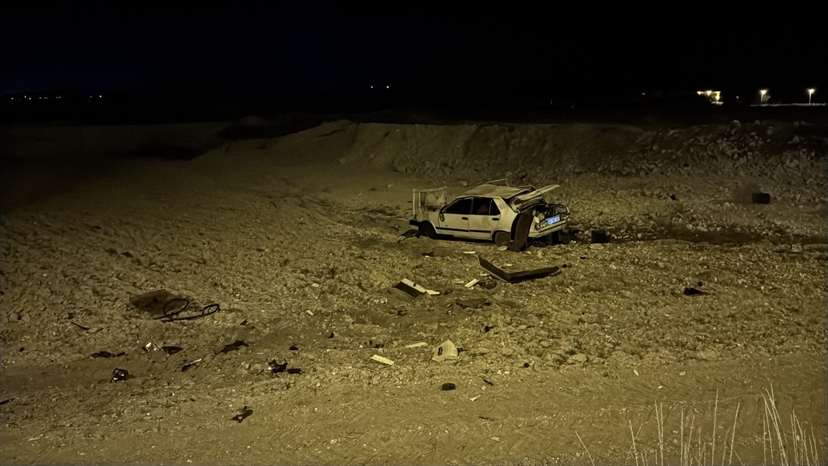 Kütahya'da otomobilin tarlaya savrularak takla atması sonucu sürücü yaralandı.