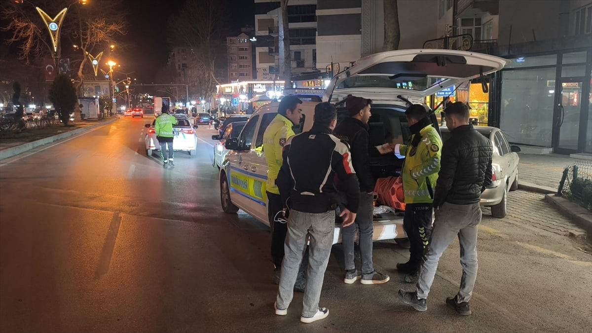 Kütahya'da otomobiliyle drift yapan sürücüye 140 bin lira ceza uygulandı. 