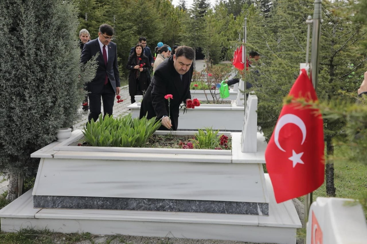 KÜTAHYA'DA "POLİS HAFTASI" DOLAYISIYLA ŞEHİTLİKLER ZİYARET EDİLDİ