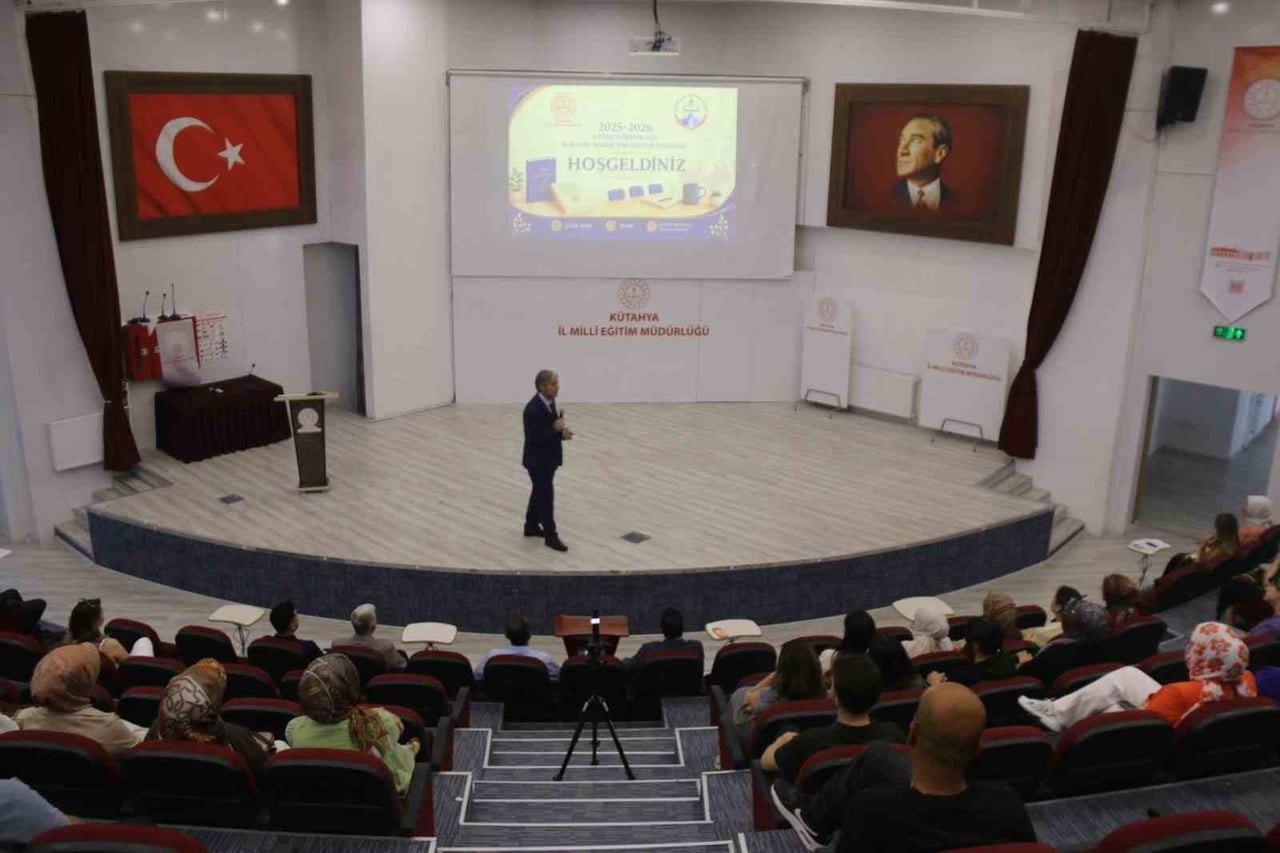 KÜTAHYA'DA SENE SONU REHBER ÖĞRETMENLER TOPLANTISI DÜZENLENDİ