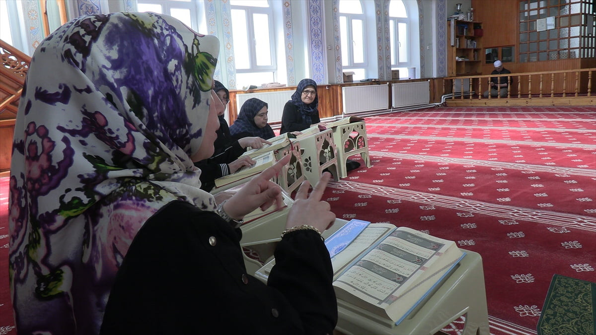 Kütahya'da Tavşanlı İlçe Müftülüğüne bağlı Arslanbey Camisi İşitme ve Görme Engelliler Kur'an...