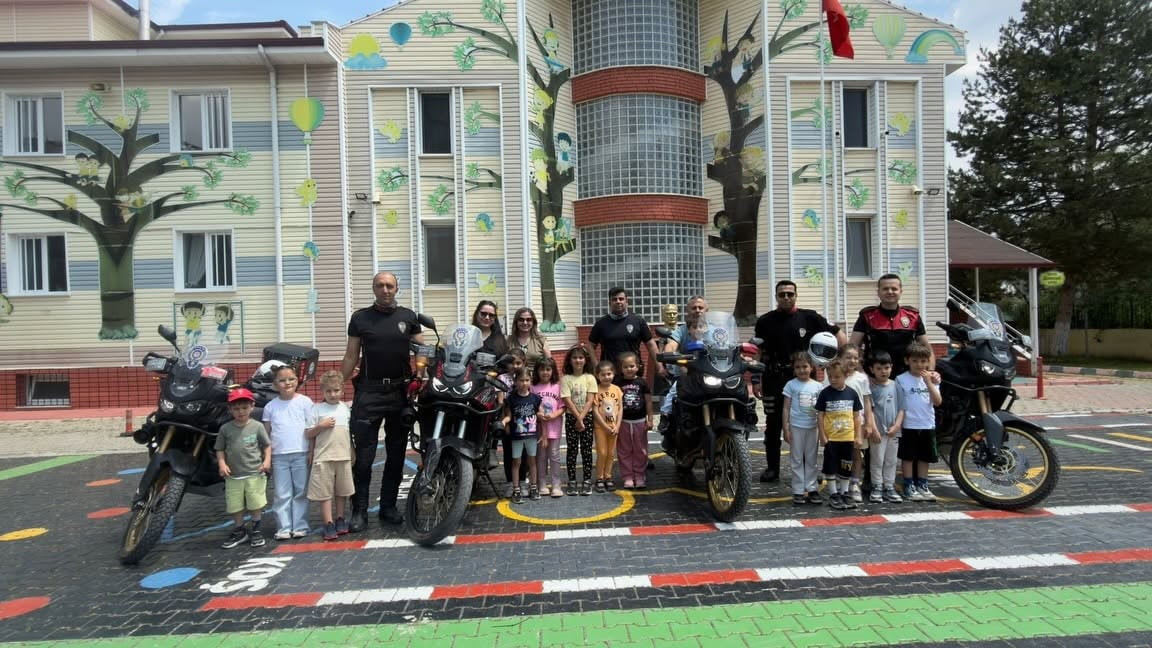KÜTAHYA'DA YUNUS TİMLERİ, MİNİK ÖĞRENCİLERLE BULUŞTU