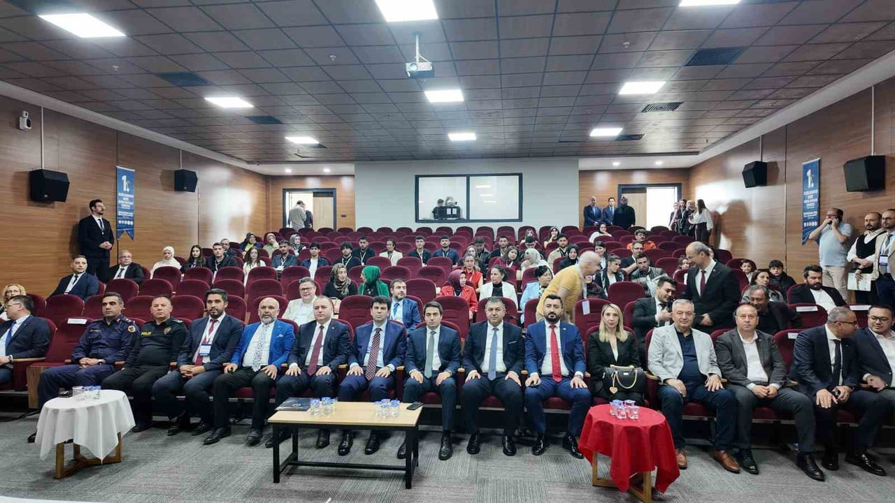 KÜTAHYA'NIN GEDİZ İLÇESİ, BİLİM DÜNYASINI BİR ARAYA GETİREN DEV BİR ORGANİZASYONA EV SAHİPLİĞİ...