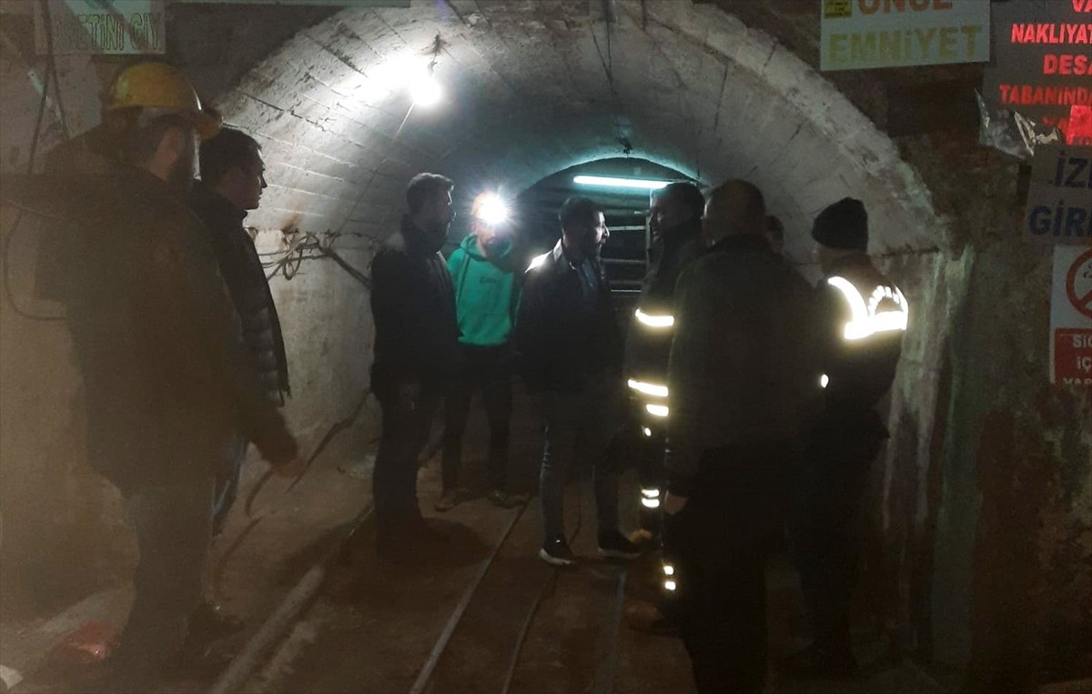 Kütahya'nın Gediz ilçesinde özel maden ocağında gazdan etkilenen 5 işçi hastaneye...