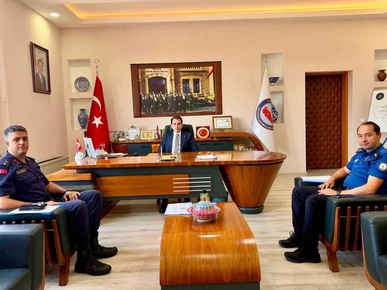 KÜTAHYA'NIN HİSARCIK İLÇESİNDE KAYMAKAM ERKAN ATAM BAŞKANLIĞINDA ASAYİŞ TOPLANTISI...