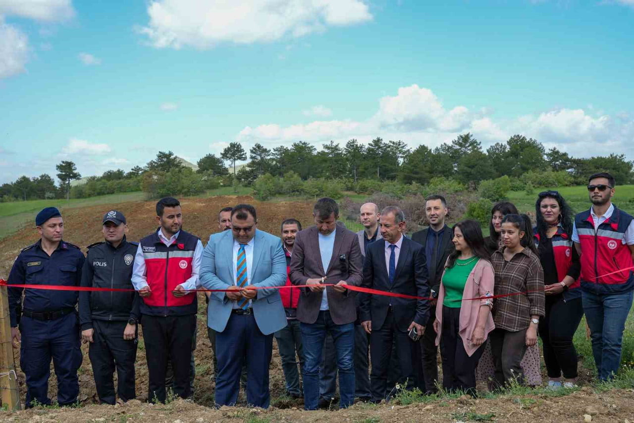 KÜTAHYA'NIN PAZARLAR İLÇESİNDE, BÖLGENİN ÖNEMLİ TARIMSAL DEĞERLERİ ARASINDA YER ALAN TESCİLLİ...
