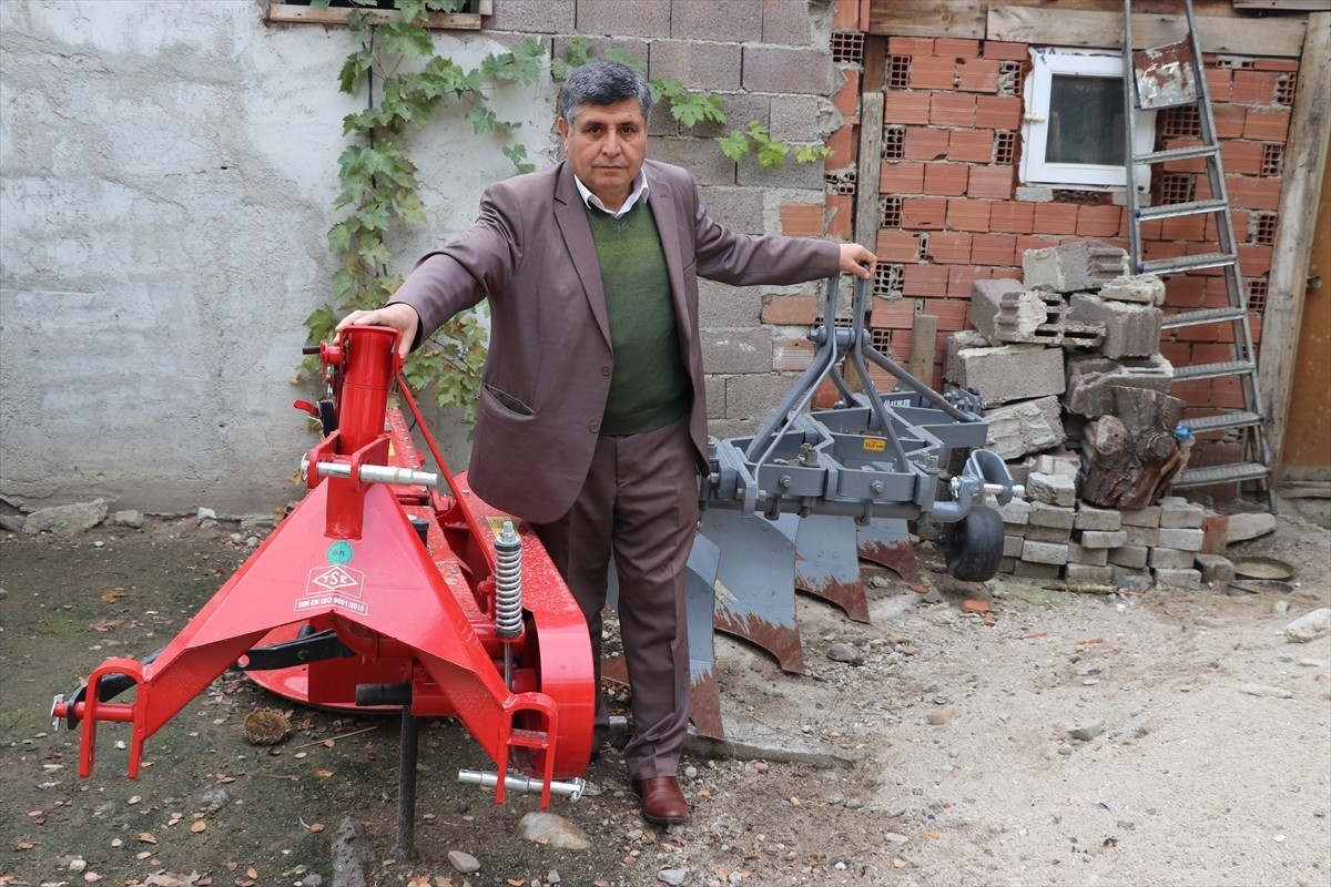 Kütahya'nın Simav ilçesinde bir beldedeki tarım kooperatifinin üyeleri, Tarım ve Kırsal Kalkınmayı...