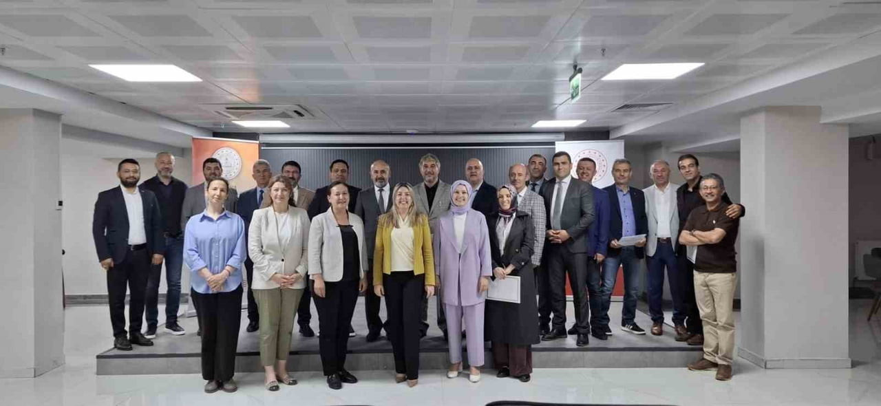 KÜTAHYA’DA EĞİTİM KURUMLARI YÖNETİCİ YETİŞTİRME PROGRAMI TAMAMLANDI