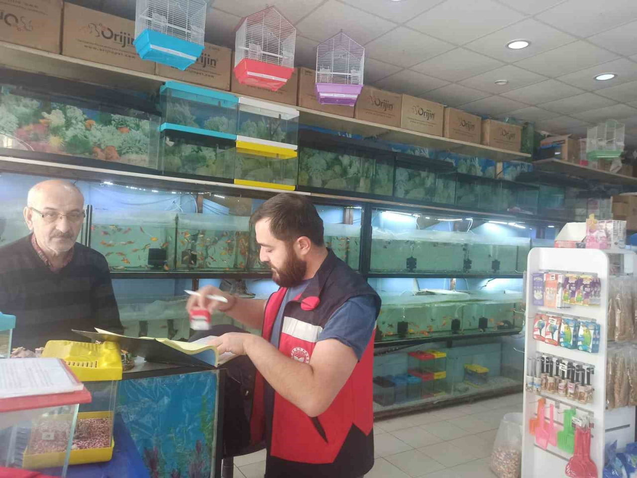 KÜTAHYA’DA EV HAYVANI SATIŞ YERLERİNDE DENETİM