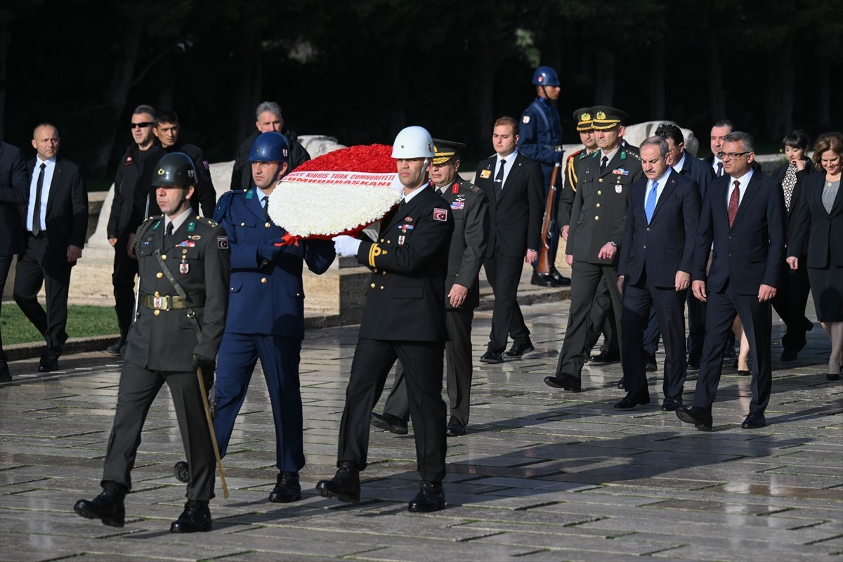 Kuzey Kıbrıs Türk Cumhuriyeti (KKTC) Cumhurbaşkanı Tufan Erhürman, Anıtkabir'e ziyarette bulundu....