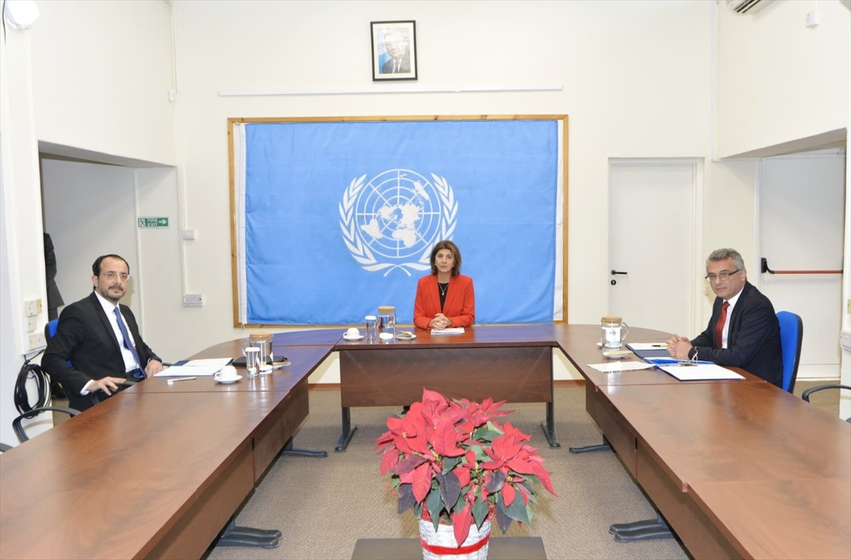 Kuzey Kıbrıs Türk Cumhuriyeti (KKTC) Cumhurbaşkanı Tufan Erhürman (sağda), Güney Kıbrıs Rum...