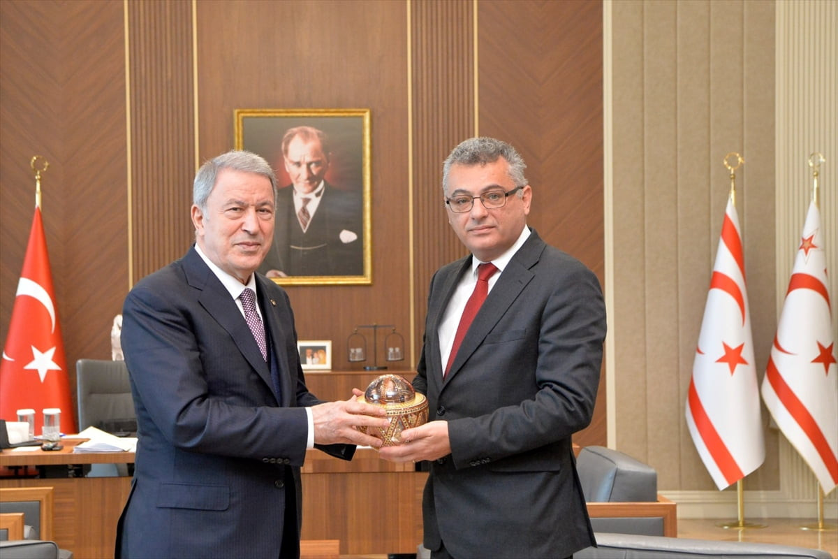 Kuzey Kıbrıs Türk Cumhuriyeti (KKTC) Cumhurbaşkanı Tufan Erhürman (sağda), TBMM Milli Savunma...