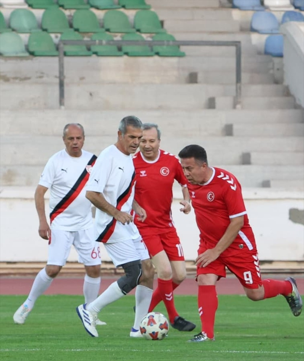  Kuzey Kıbrıs Türk Cumhuriyeti'nin (KKTC) 42. kuruluş yıl dönümü dolaysıyla TBMM ve Cumhuriyet...