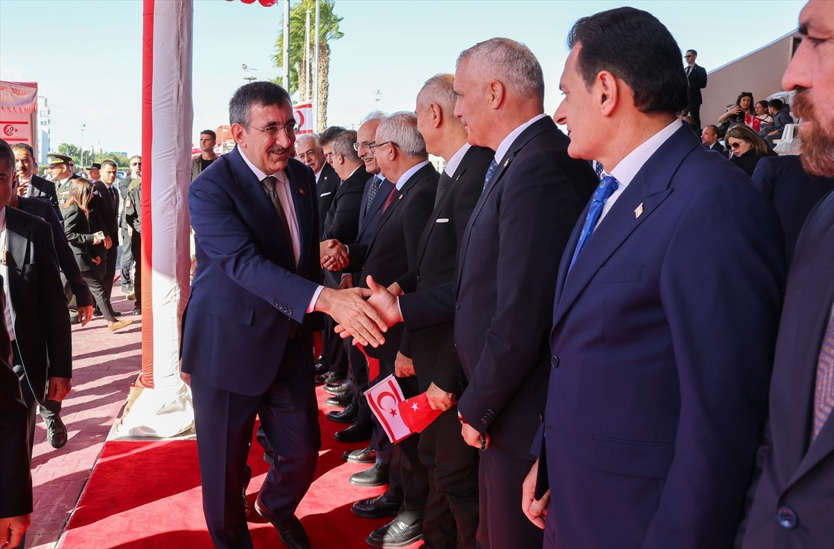 Kuzey Kıbrıs Türk Cumhuriyeti'nin (KKTC) kuruluşunun 42. yıl dönümü dolayısıyla başkent...