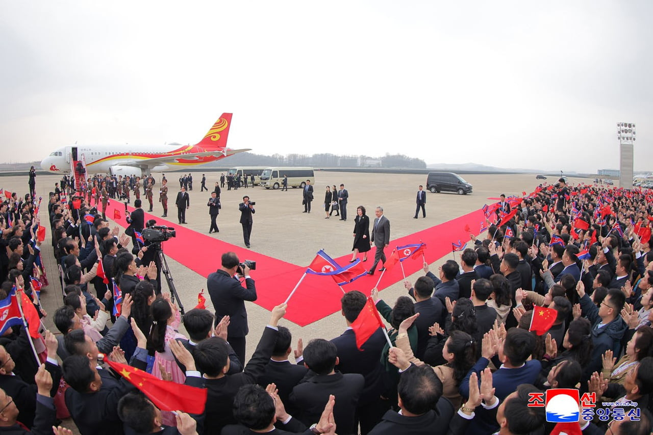 KUZEY KORE LİDERİ KİM JONG-UN, ÇİN DIŞİŞLERİ BAKANI WANG Yİ İLE YAPTIĞI GÖRÜŞMEDE, "KUZEY KORE...