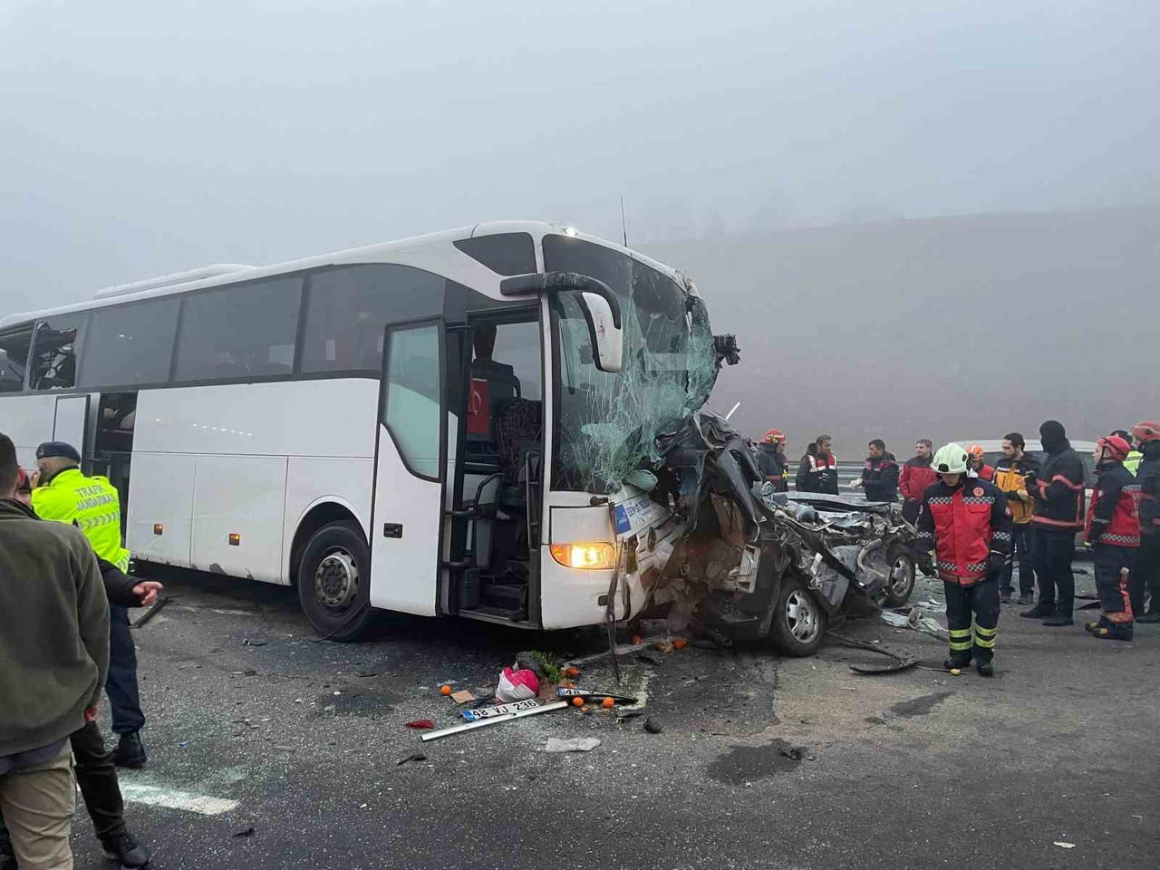 KUZEY MARMARA OTOYOLU'NUN SAKARYA KESİMİNDE 11 KİŞİNİN HAYATINI KAYBETTİĞİ VE 62 KİŞİNİN...