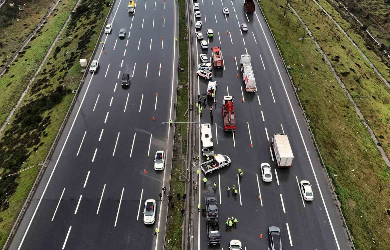 KUZEY MARMARA OTOYOLU’NDA 1 POLİS MEMURUNUN ŞEHİT OLDUĞU VE 16 POLİS MEMURUNUN YARALANDIĞI KAZA...