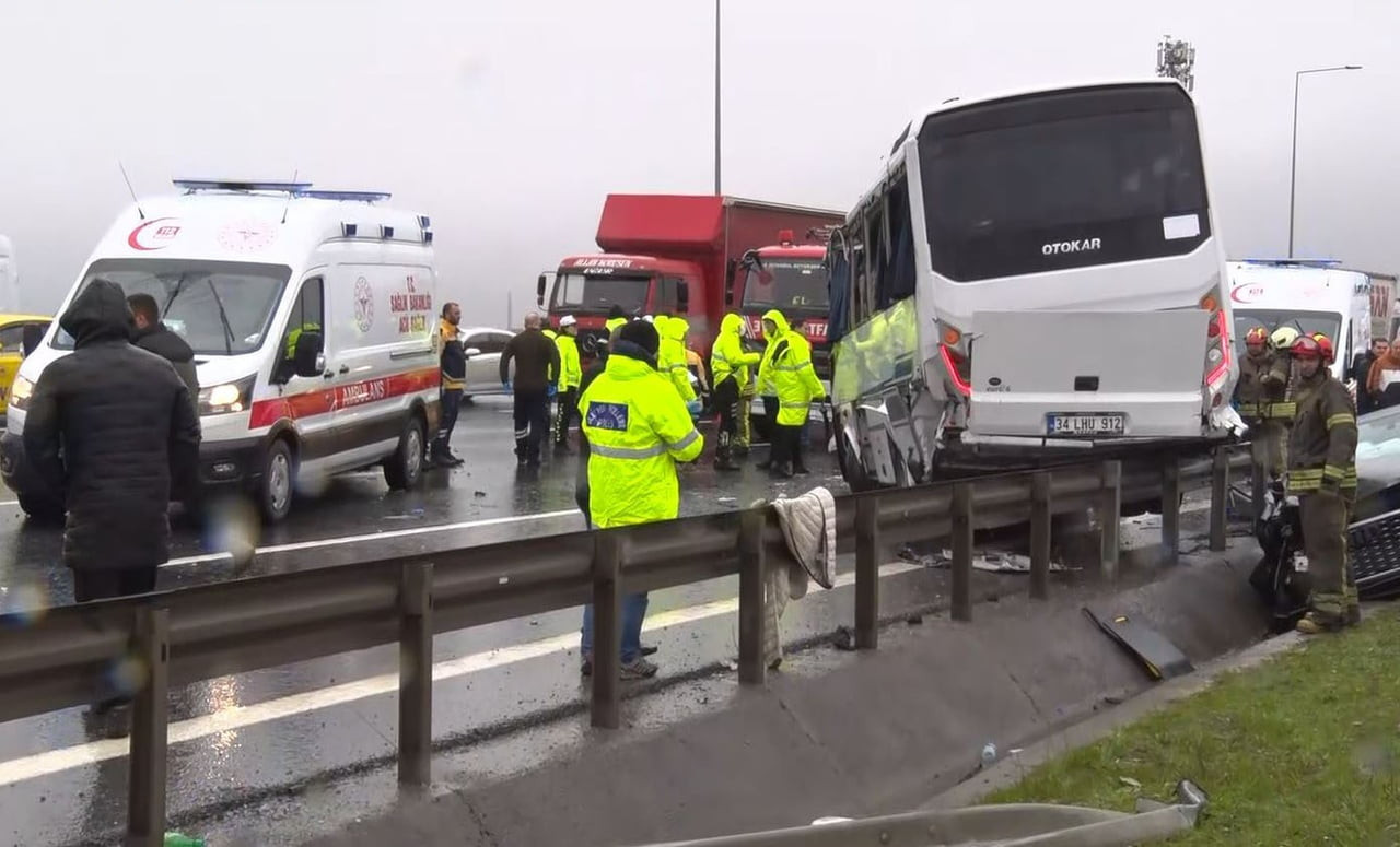 KUZEY MARMARA OTOYOLU’NDA POLİS SERVİS MİNİBÜSÜNÜN KARIŞTIĞI KAZADA 1 POLİS MEMURU ŞEHİT OLDU, 16...