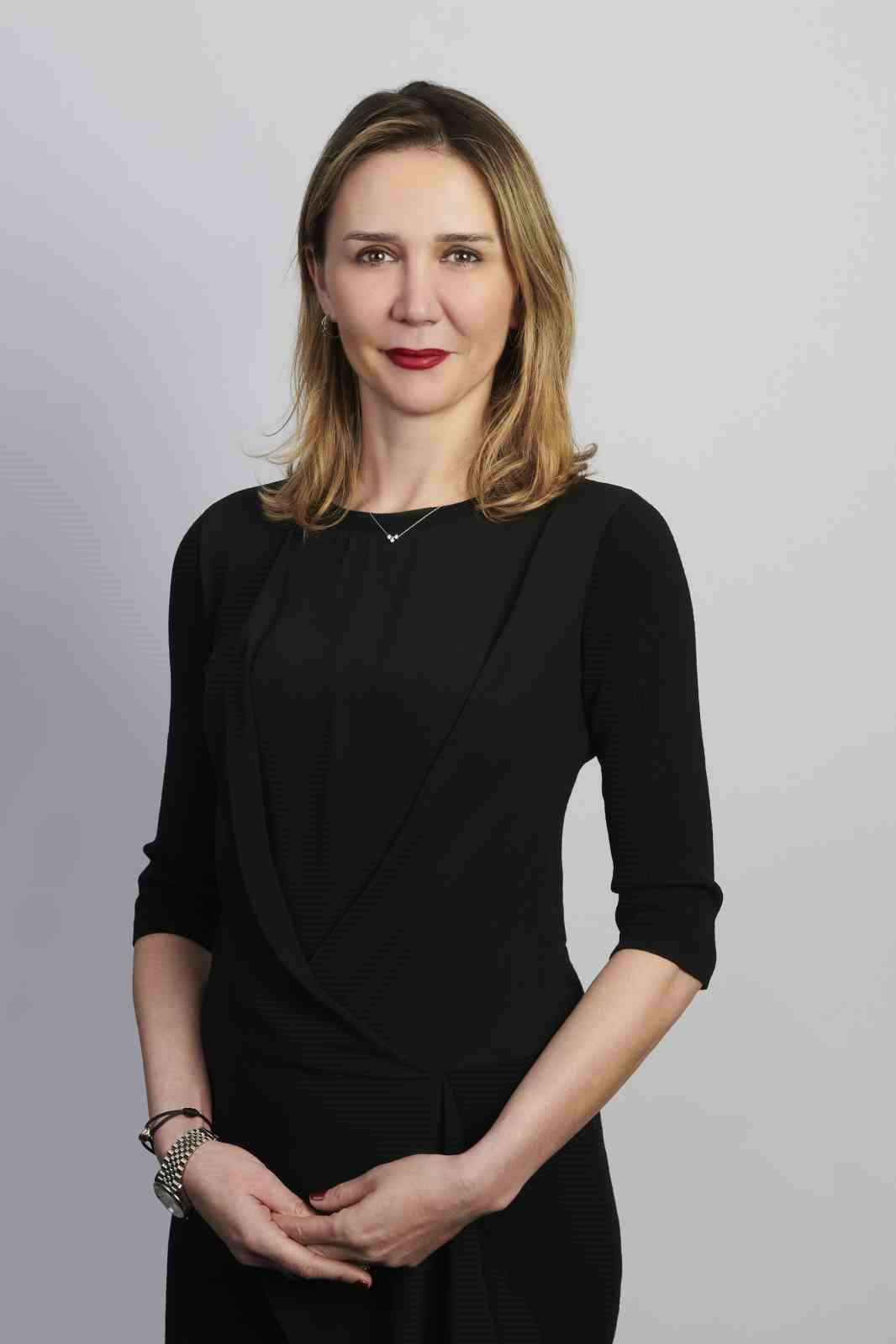 L'ORÉAL KURUMSAL İLETİŞİM VE ETKİLEŞİM DİREKTÖRÜ & ÜLKE SÜRDÜRÜLEBİLİRLİK LİDERİ İREM KARAODA...