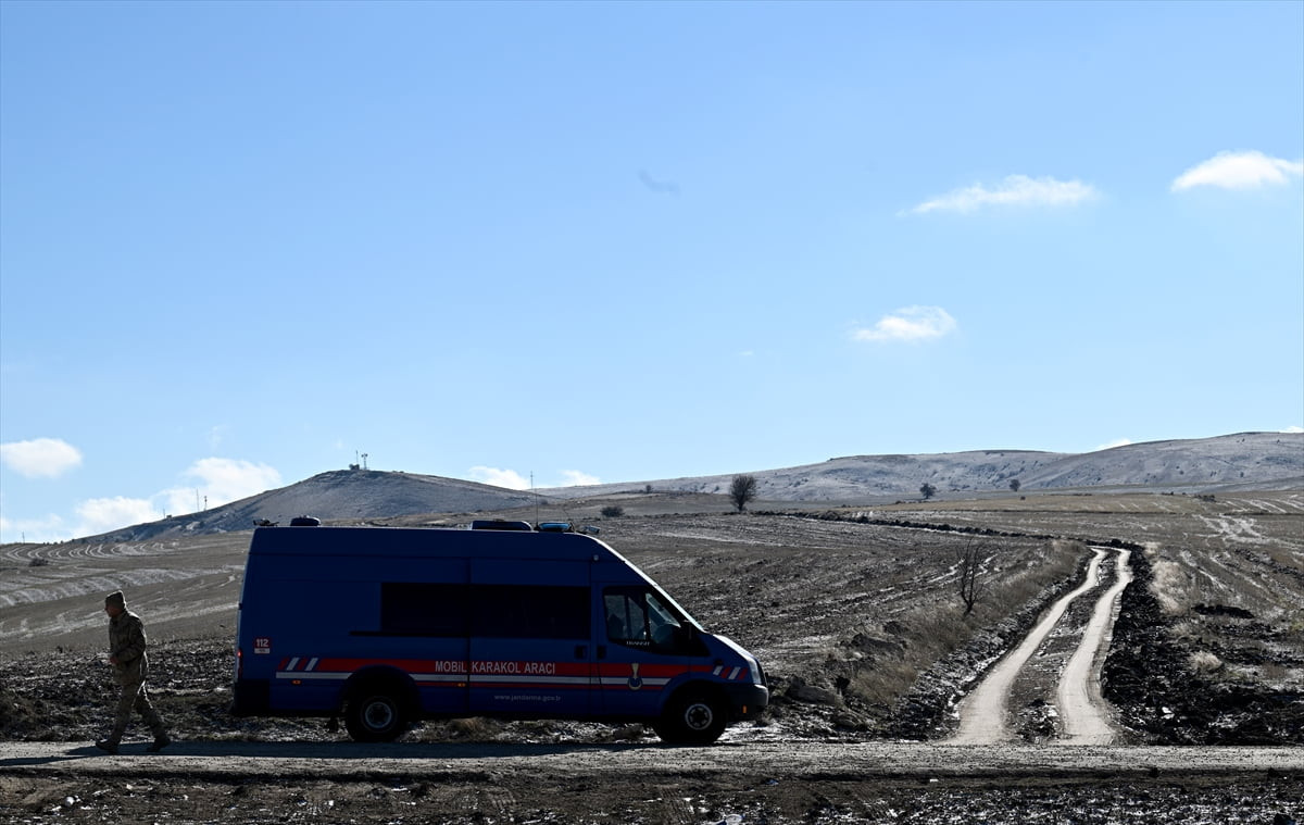 Libya Genelkurmay Başkanı Orgeneral Muhammed Ali Al-Haddad ve beraberindeki askeri heyeti taşırken...
