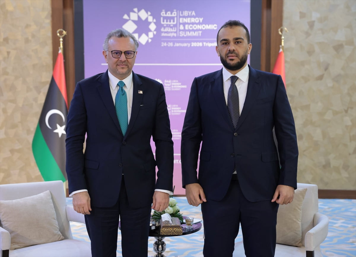 Libya Savunma Bakan Vekili Abdusselam Zubi, ABD'nin Afrika kıdemli danışmanı Massad Boulos ile iki...