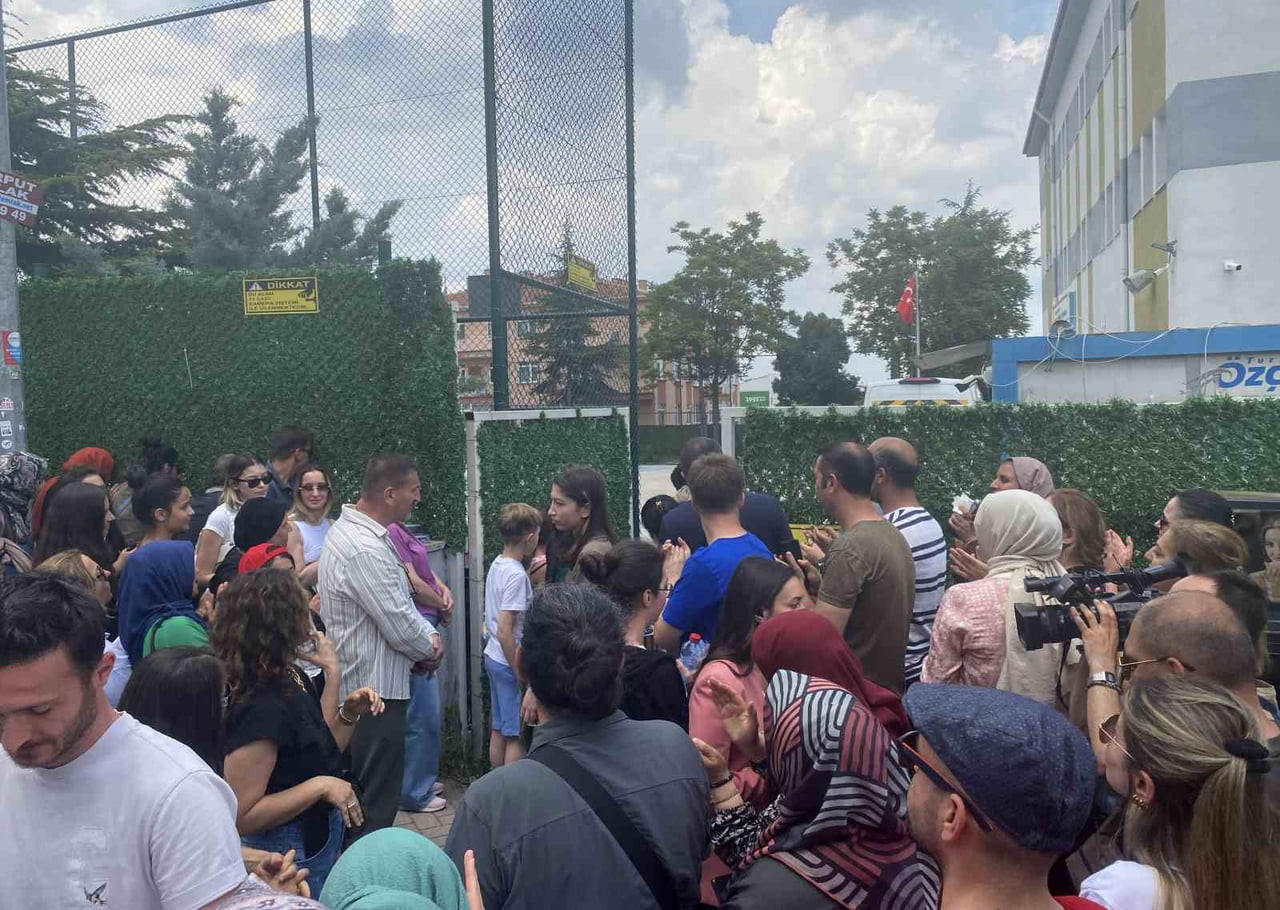 LİSELERE GEÇİŞ SİSTEMİ (LGS) SAAT 12.50’DE SONA ERDİ. SINAVA TOPLAM 1 MİLYON 22 BİN 658 ÖĞRENCİ...