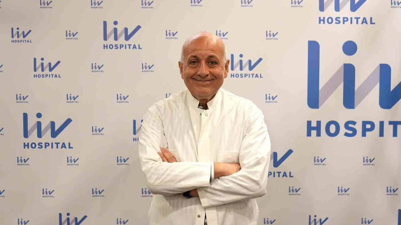 LİV HOSPİTAL NEFROLOJİ UZMANI PROF. DR. MEHMET TEKİN AKPOLAT
