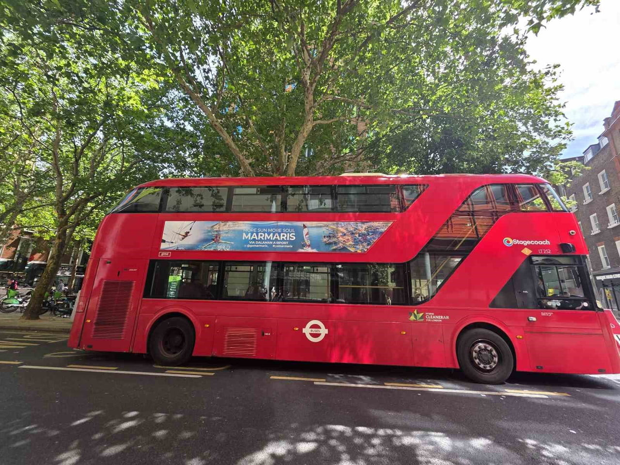 LONDRA SOKAKLARINDA MARMARİS VE FETHİYE RÜZGÂRI