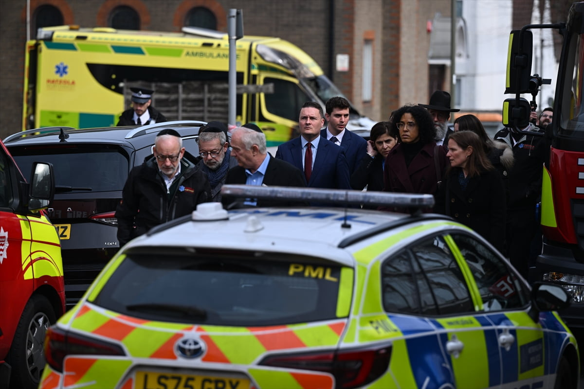 Londra'da gönüllü ambulans hizmeti veren Yahudi kuruluşa ait 4 ambulans kundaklandı. Olay yerine...