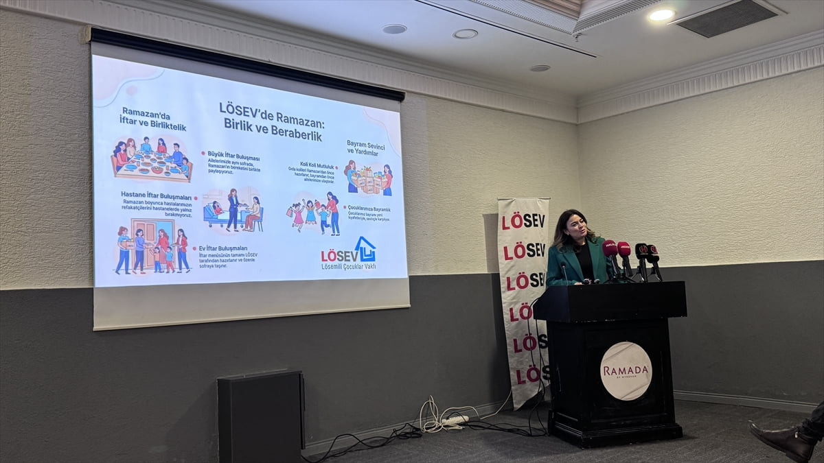 Lösemili Çocuklar Vakfı (LÖSEV), ramazan ayında zekat ve fitre bağışları ile yardım kolileri...
