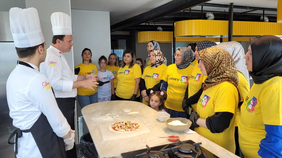 Lösemili Çocuklar Vakfı (LÖSEV) tarafından düzenlenen etkinlikte lösemi tedavilerinde belirli...