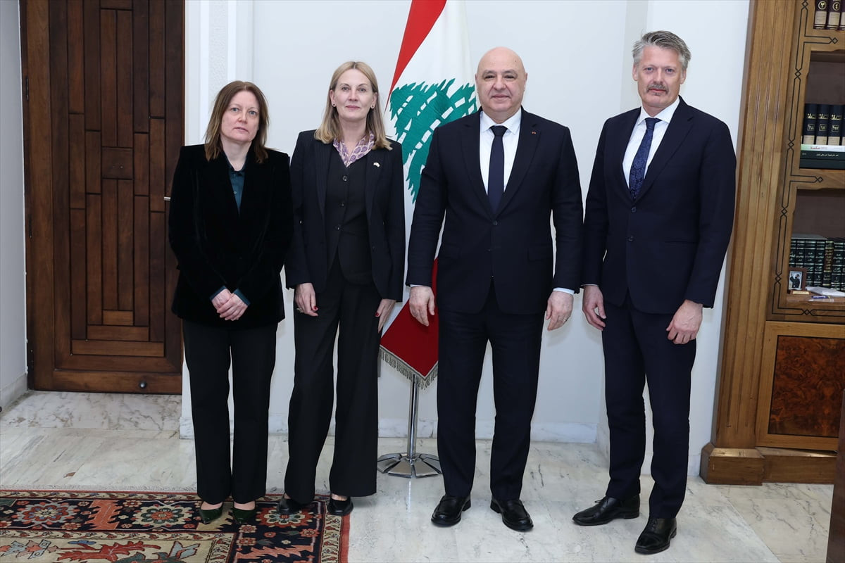 Lübnan Cumhurbaşkanı Joseph Aoun (sağ 2), başkent Beyrut’taki Baabda Sarayı’nda Danimarka...