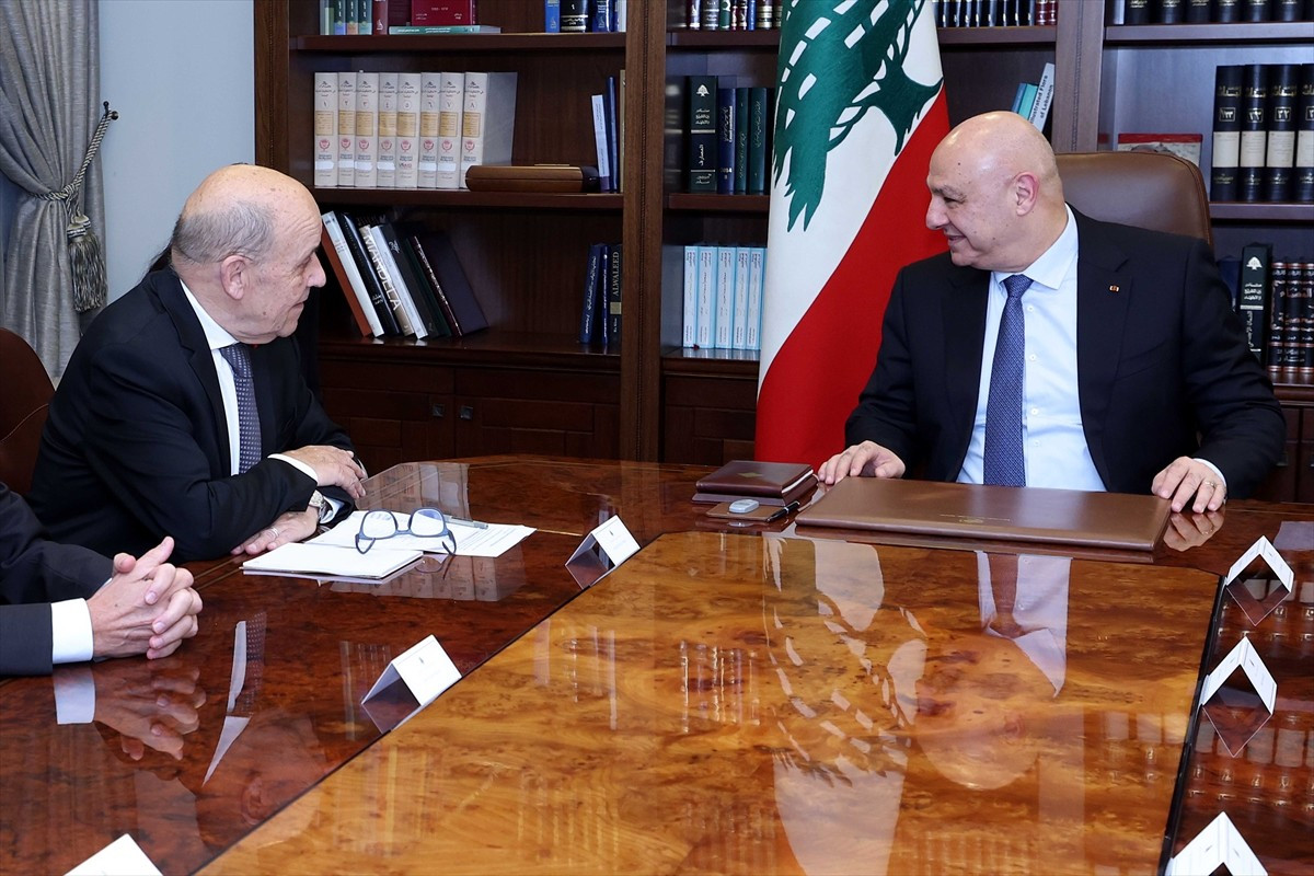 Lübnan Cumhurbaşkanı Joseph Avn, Fransa Cumhurbaşkanı Emmanuel Macron'un Lübnan Özel Temsilcisi...