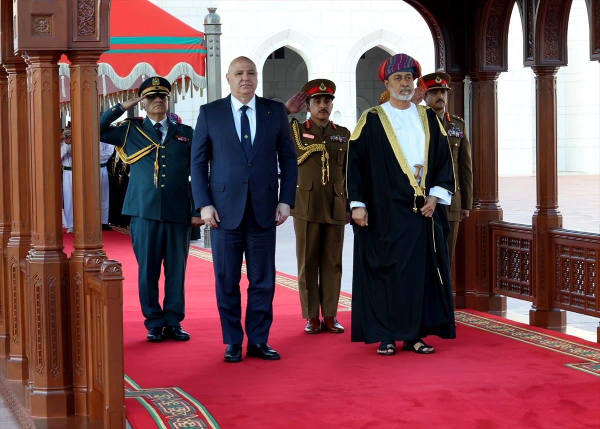 Lübnan Cumhurbaşkanı Joseph Avn, Umman Sultanı Heysem bin Tarık tarafından başkent Maskat'ta resmi...
