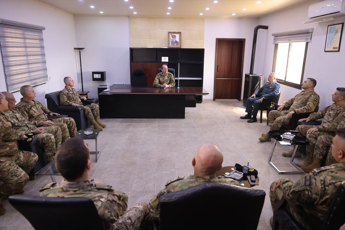 Lübnan Genelkurmay Başkanı Rudolf Heykel, siyasetin kararı doğrultusunda devletin otoritesini...