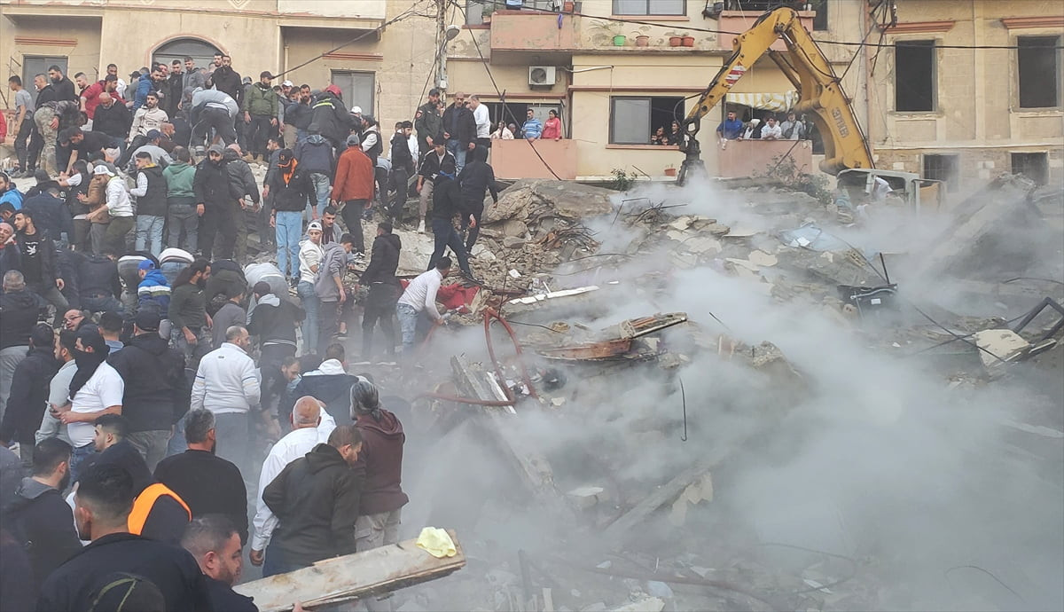 Lübnan’ın kuzeyindeki Trablusşam kentine bağlı Tebbene Mahallesi’nde eski bir bina çöktü. Henüz...