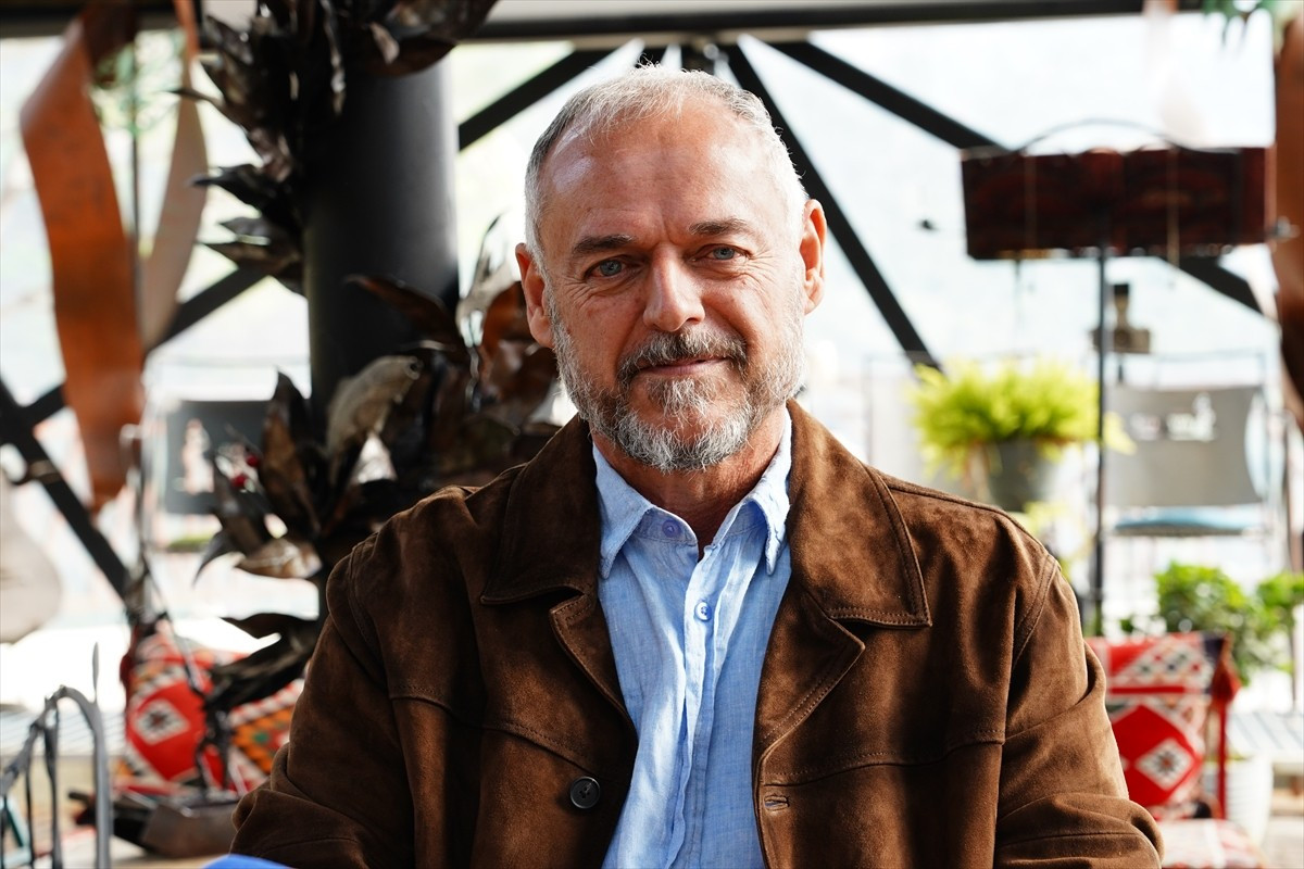 Lübnanlı sanatçı Charl Nassar (fotoğrafta), iç savaşta ve 2020 yılındaki liman patlamasının...