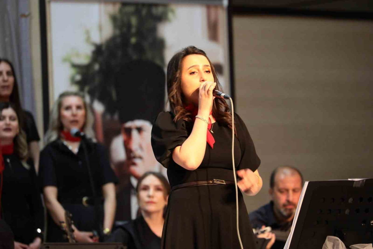 MAARİF ÖĞRETMENLER KOROSU’NDAN "BAHAR KONSERİ"