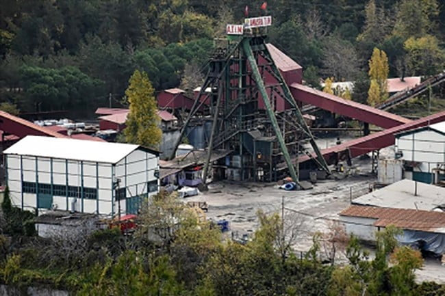 MADEN OCAĞINDA 5 GÜN ÖNCE ÇIKAN YANGIN NEDENİYLE ÜRETİM DURDU.