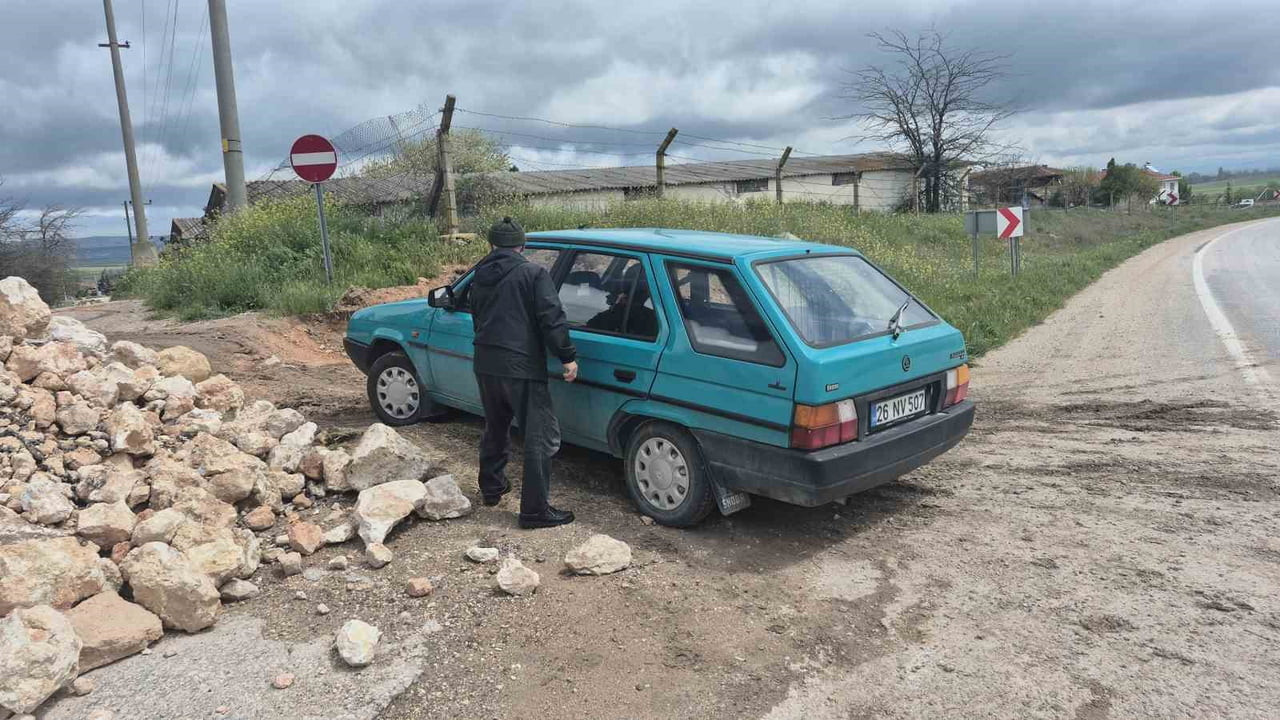 MAHALLEYE ZOR ŞARTLAR ALTINDAN ARACIYLA GİRİŞ YAPAN ALİ ARDUŞ,