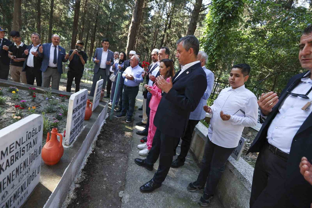 MAHKEME KARARIYLA CUMHURİYET HALK PARTİSİ GENEL BAŞKANLIĞI GÖREVİNDEN ALINAN CHP GRUP BAŞKANI VE...