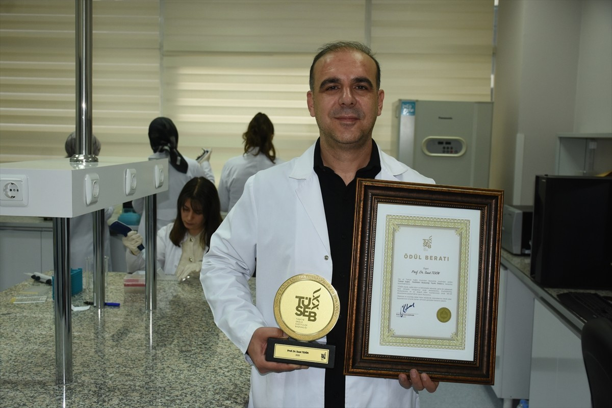 Malatya İnönü Üniversitesi Tıp Fakültesi Öğretim Üyesi Prof. Dr. Suat Tekin, fizyoloji, kanser ve...