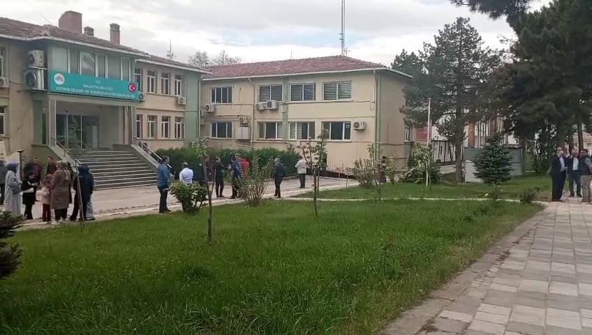 MALATYA VALİLİĞİ, 5,6 BÜYÜKLÜĞÜNDEKİ DEPREMİN ARDINDAN 68 ÇAĞRININ ULAŞTIĞI KENTTE 85 VATANDAŞIN...