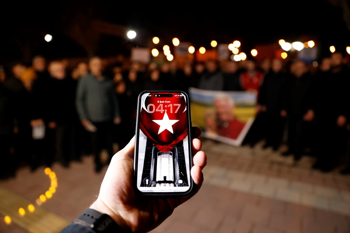 Malatya'da, 6 Şubat 2023'teki Kahramanmaraş merkezli depremlerde yaşamını yitirenler için anma...