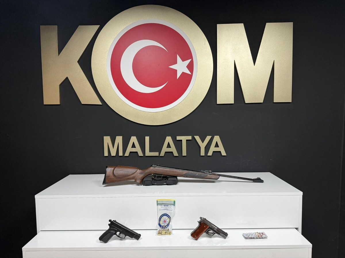 Malatya'da düzenlenen silah kaçakçılığı operasyonunda 2 şüpheli gözaltına alındı. Operasyonda...