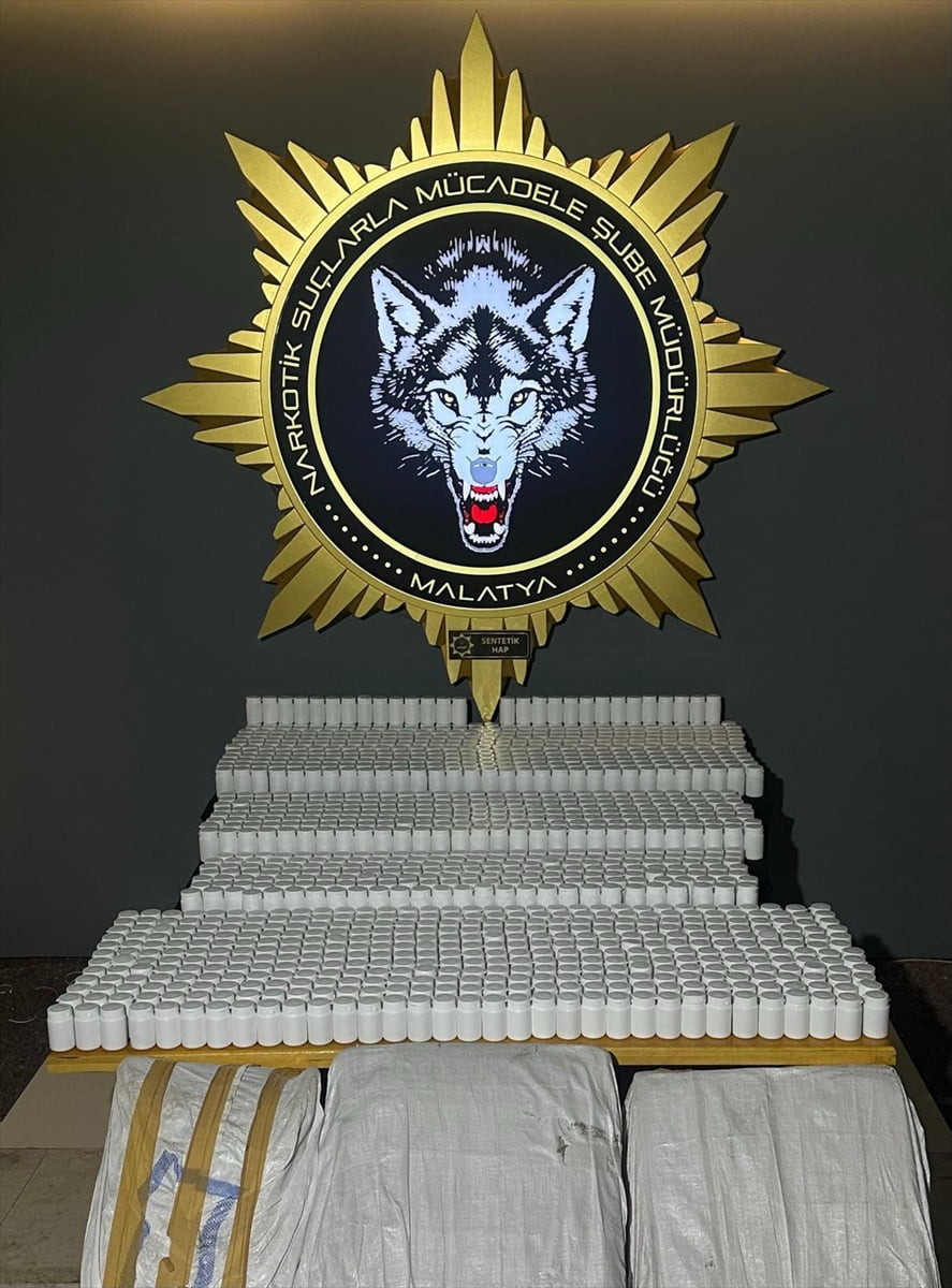 Malatya'da düzenlenen uyuşturucu operasyonunda 75 bin 376 sentetik uyuşturucu hap ele geçirildi.