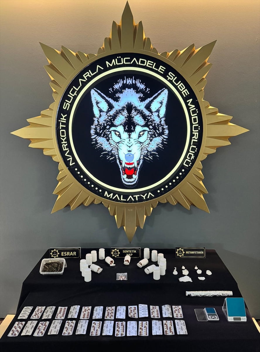 Malatya'da düzenlenen uyuşturucu operasyonunda gözaltına alınan 14 şüpheliden 13'ü tutuklandı....
