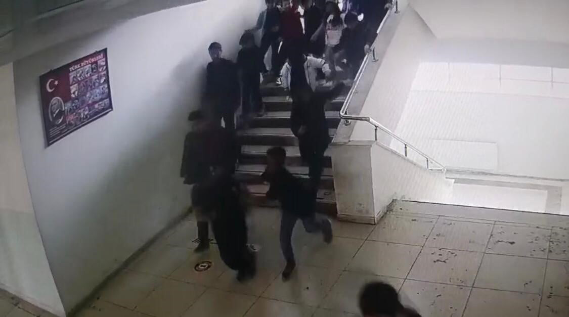 MALATYA'DA MEYDANA GELEN 5.6 BÜYÜKLÜĞÜNDEKİ DEPREM KENTTE PANİĞE NEDEN OLURKEN, OKUL VE İŞ...