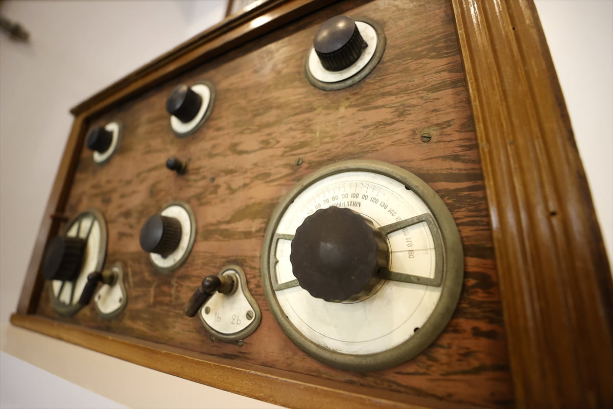 Malatya'da Radyo ve Gramofon Müzesi'nde sergilenen, 1920 yılı Fransız yapımı ve telgraftan...